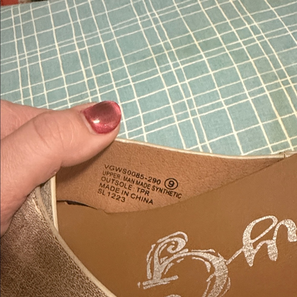 Very G Women's Tan Slide Sandals - Picture 2 of 4
